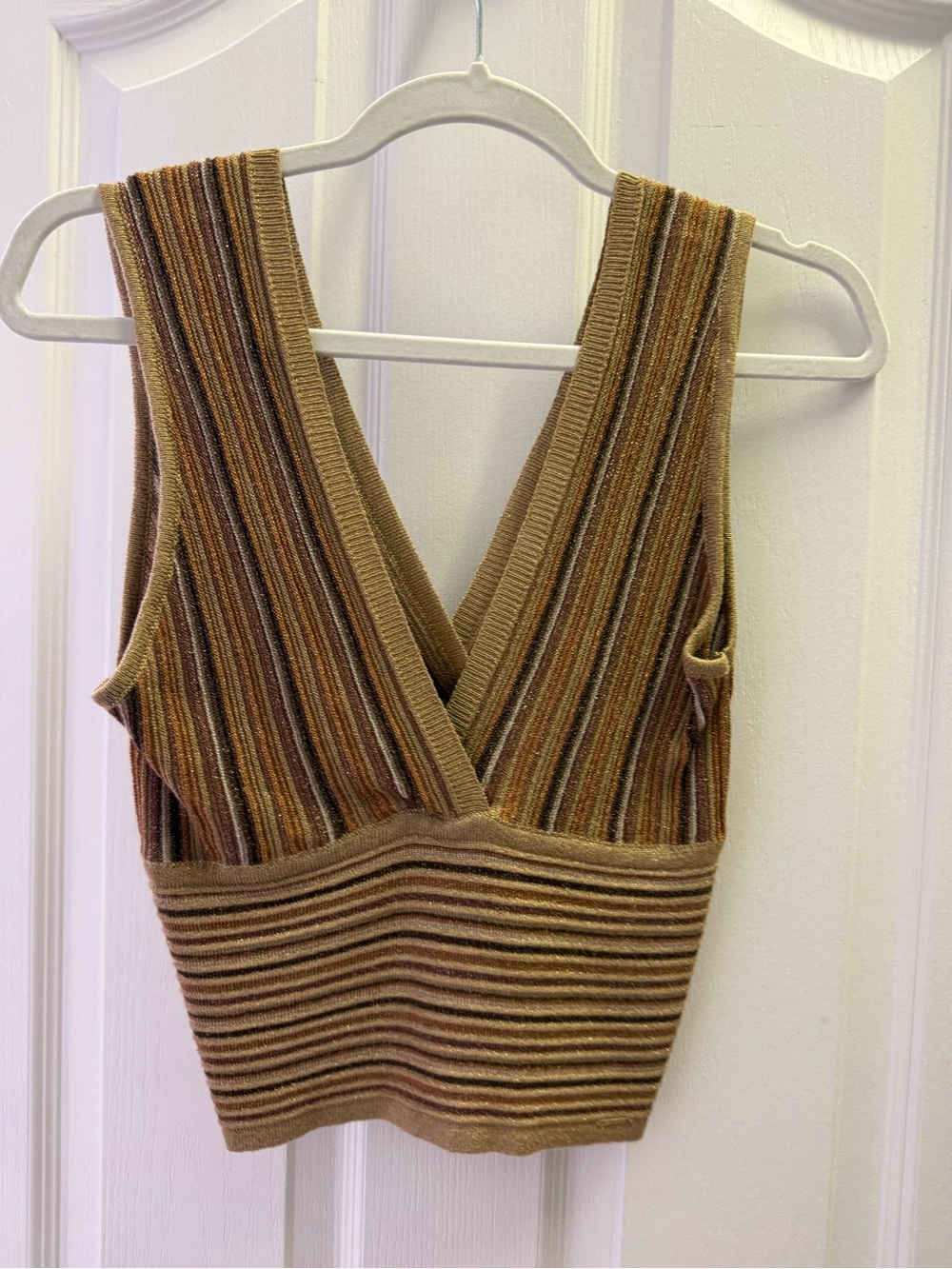 Aggel Knitwear Metallic Ribbed V-Neck Crop Sweater Vest Top - Picture 4 of 6
